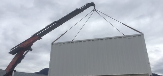 Livraison avec camion grue d'un container à Annemasse