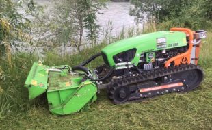 Débroussaillage et entretien des abords de l'Arve en Haute-Savoie.