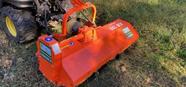 Entretien des espaces verts avec broyeur à fléaux