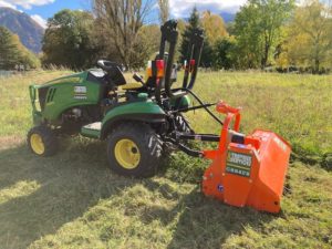 Location micro tracteur 26 CV avec broyeur à fléaux et chauffeur